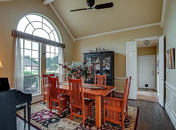 4th image of 160 Twin Lakes Dr