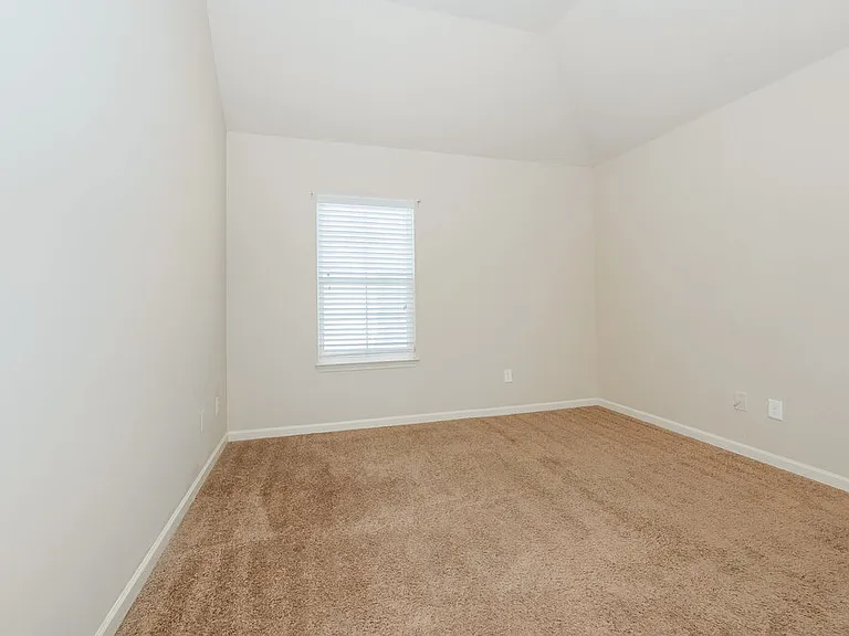 917 Piedmont Dr — Photo 15
