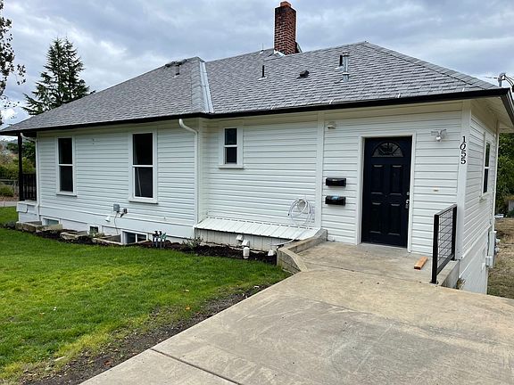 3rd image of 1055 NE Klamath Ave #A