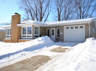 702 S Bend Ave, Marshall, MN 56258