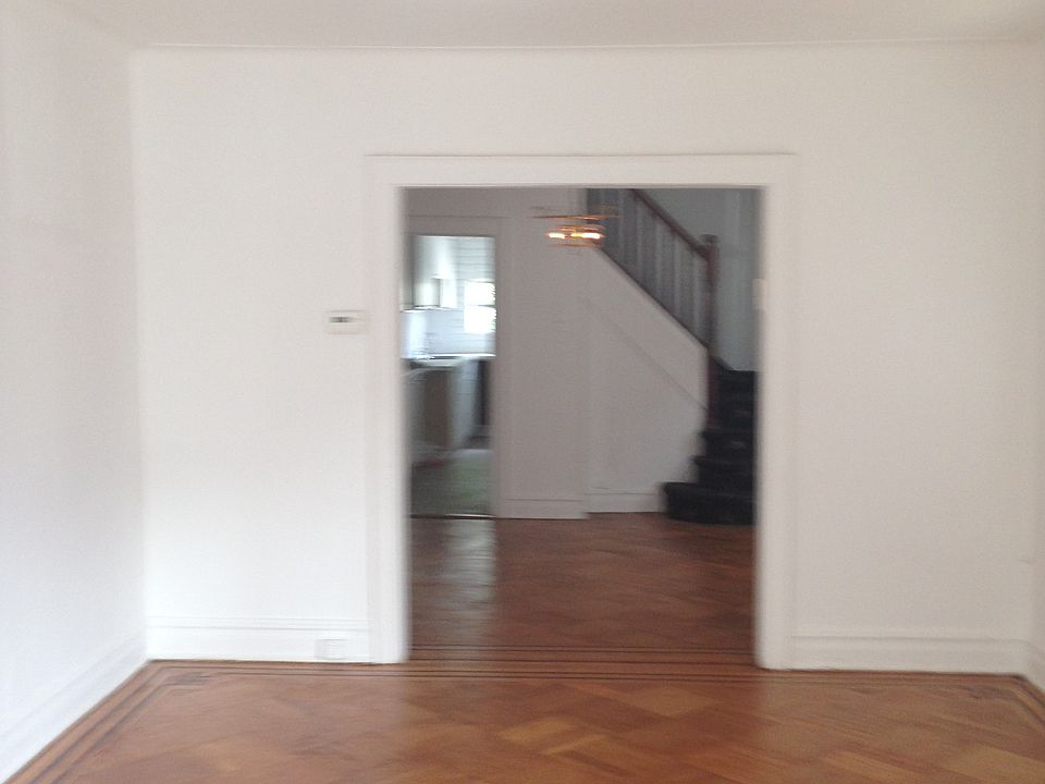 2nd image of 1139 E 32nd St