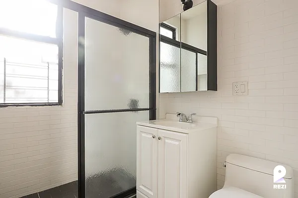 Rented by REZI | media 20