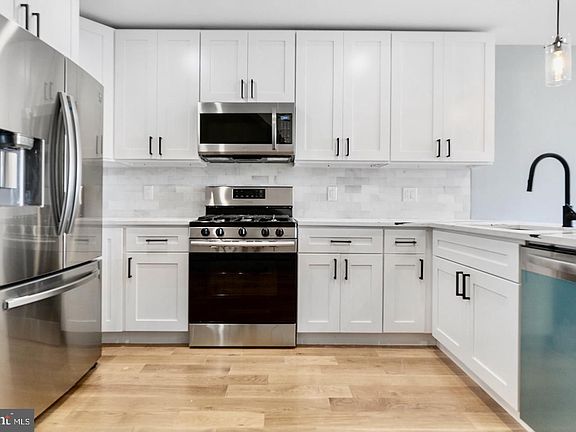 2nd image of 3037 W Sedgley Ave #2