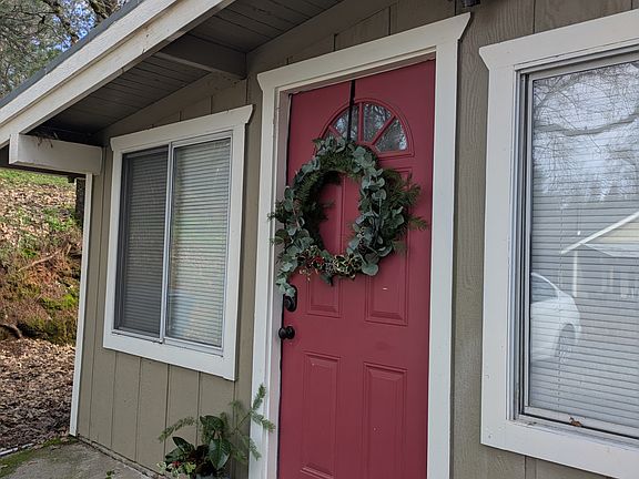 4th image of 916 Pine Oak Ln #C
