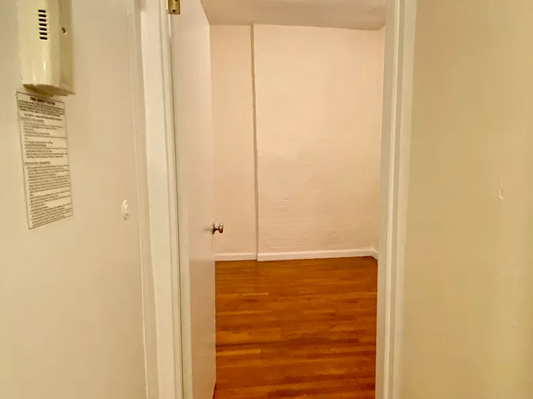 416 E 74th St #2V — Photo 7