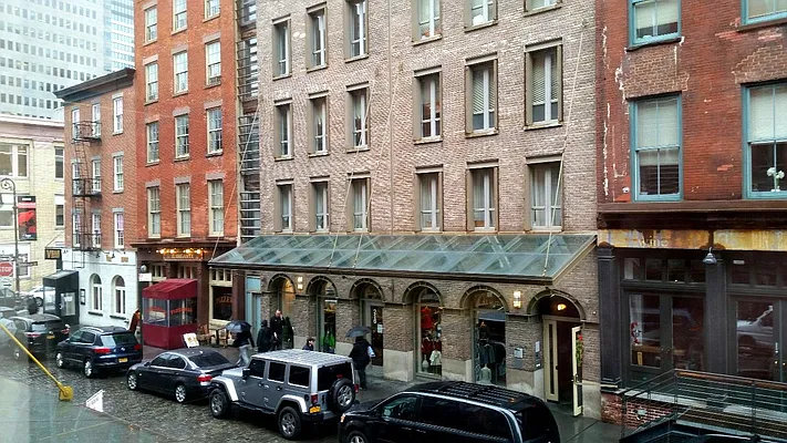 Rented by The Durst Organization | media 30