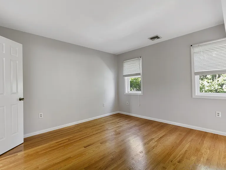 8 Locust Ln #4 — Photo 23