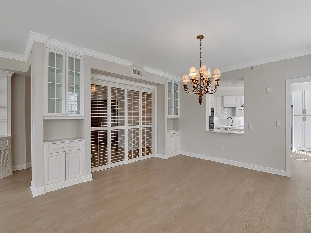 3 bed, 2760 sqft, $8,000 — Photo 2