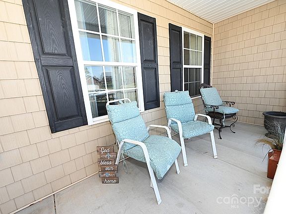 4th image of 5222 S Oak Cir