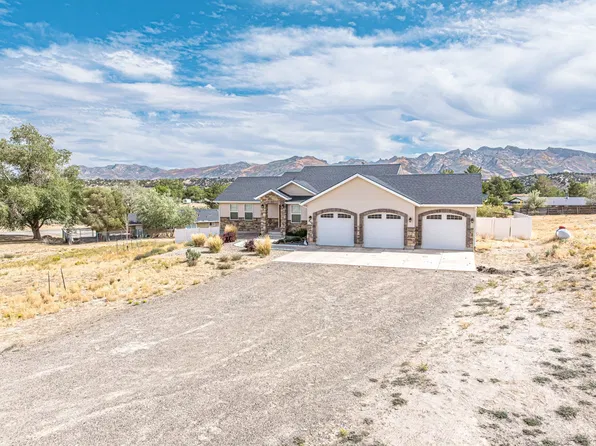 406 Bluecrest Ln, Spring Creek, NV 89815