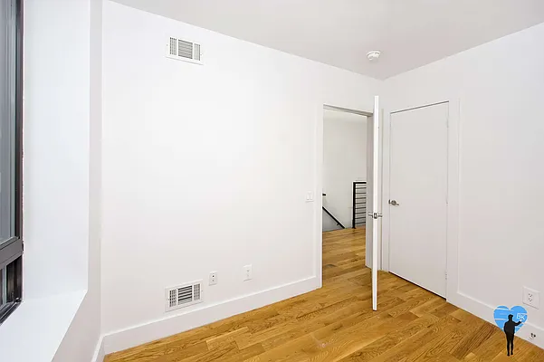 Rented by Next Door Realty NYC | media 13