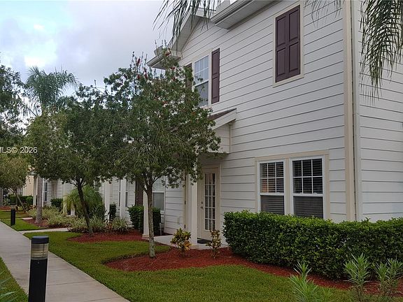 3rd image of 5362 Diplomat Ct