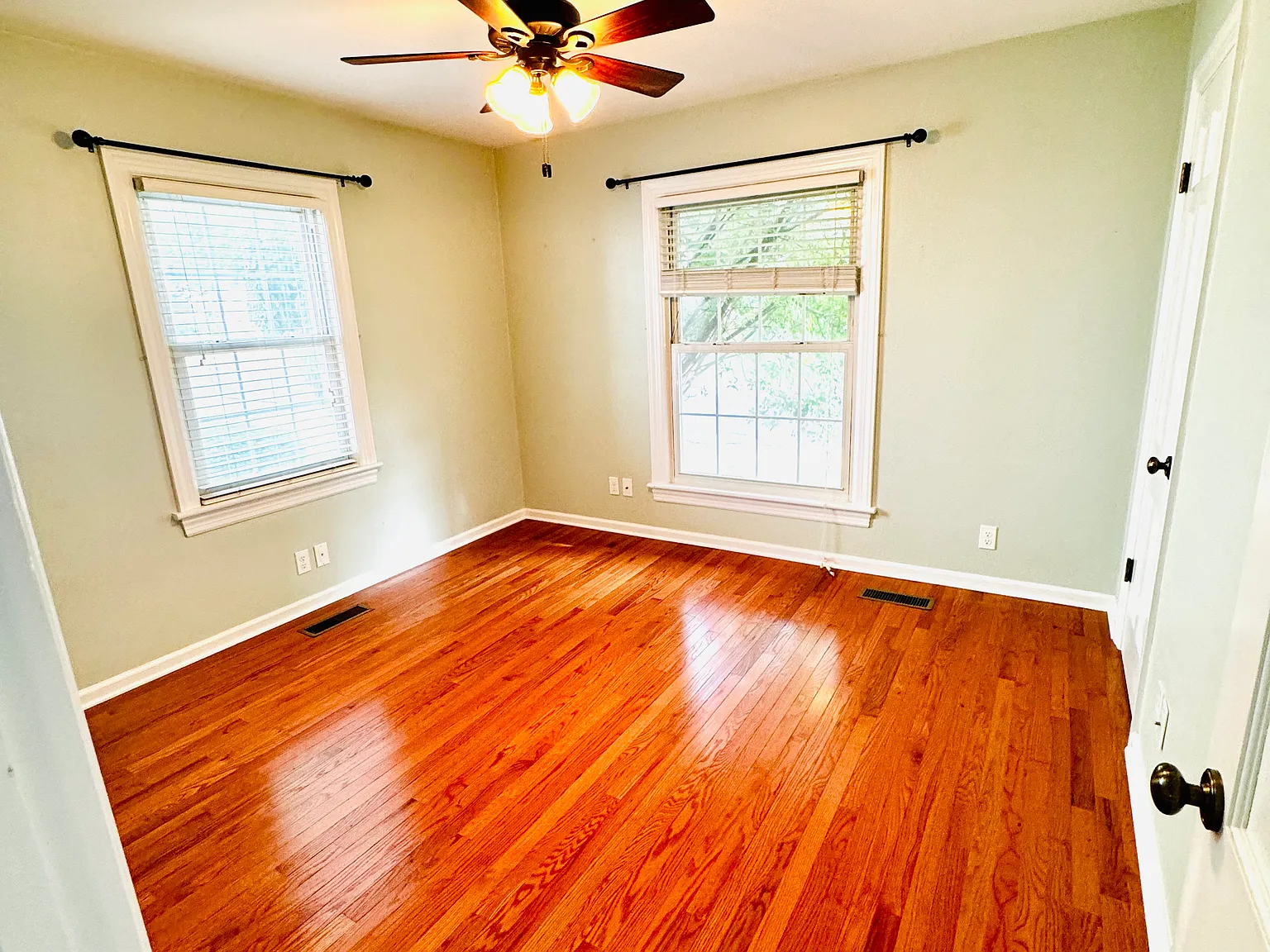 1027 E Elmhurst Ave — Photo 3