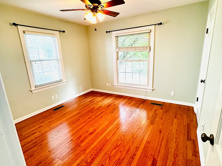 1027 E Elmhurst Ave — Photo 3