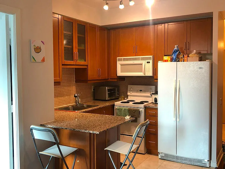 60 Byng Ave #302 — Photo 4