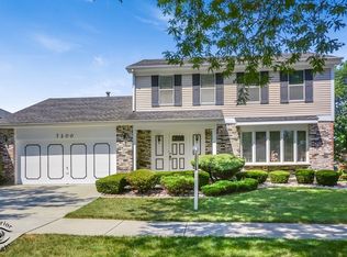 7200 Kidwell Rd, Downers Grove, IL 60516