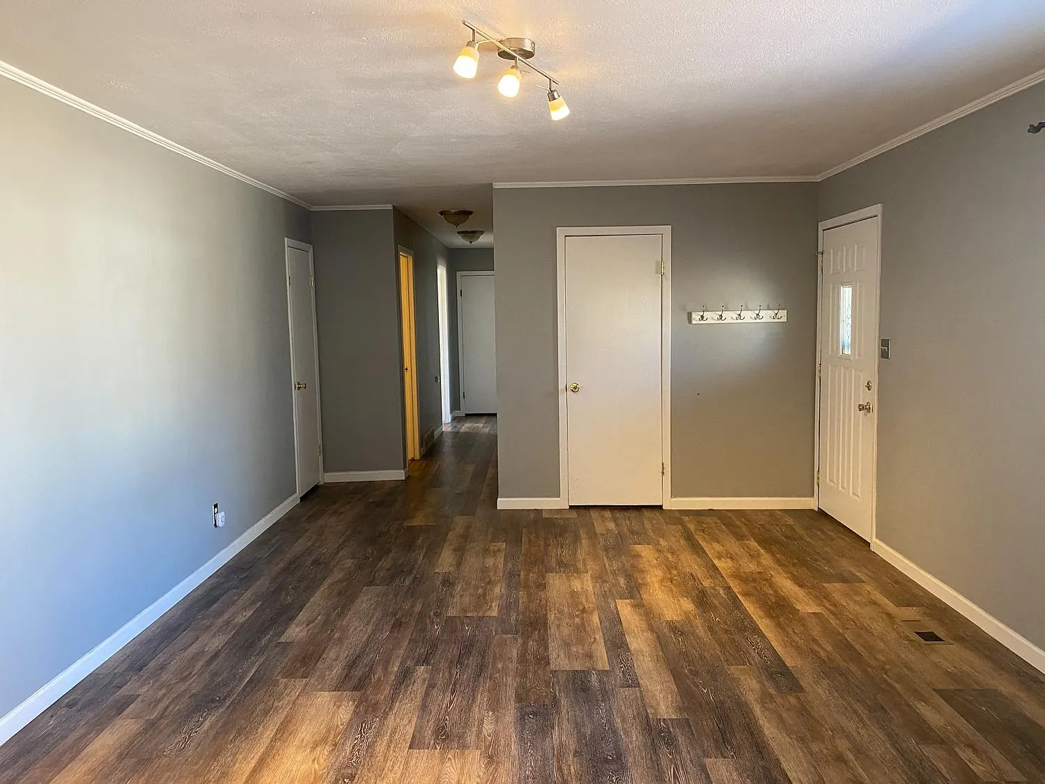 3 bed, 1496 sqft, $1,800 — Photo 2