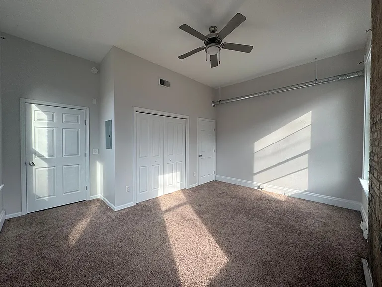 Walnut St. Apartments — Photo 13