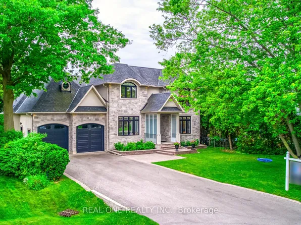 332 Sawyer Rd, Oakville, ON L6L 3N7