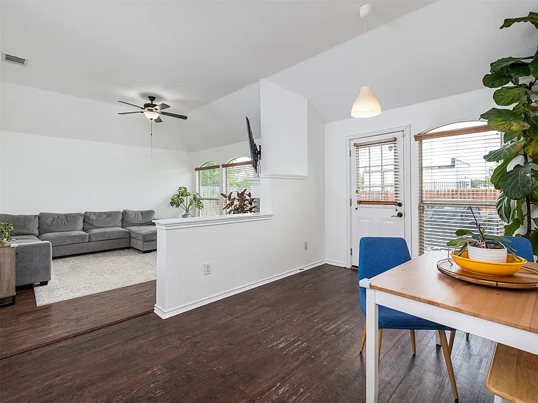 536 W Metcalfe St — Photo 22