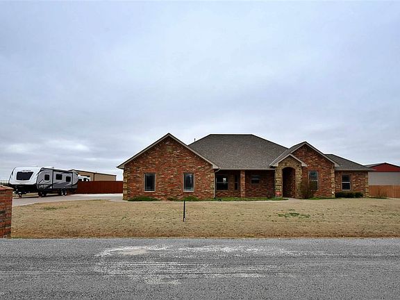 2nd image of 405 NE Creekside Dr