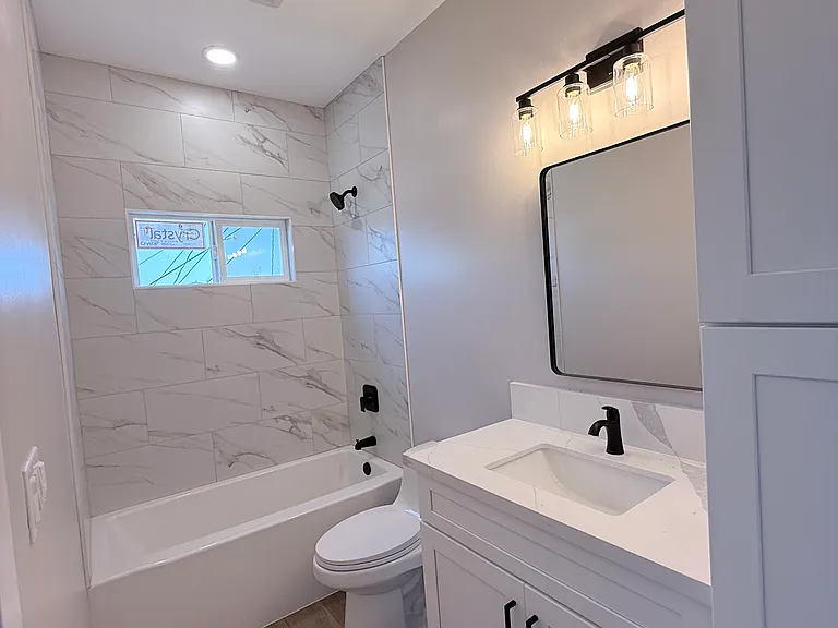 440 Denby St #4 — Photo 6