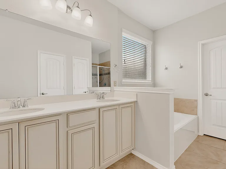 781 Lancashire Ln — Photo 22