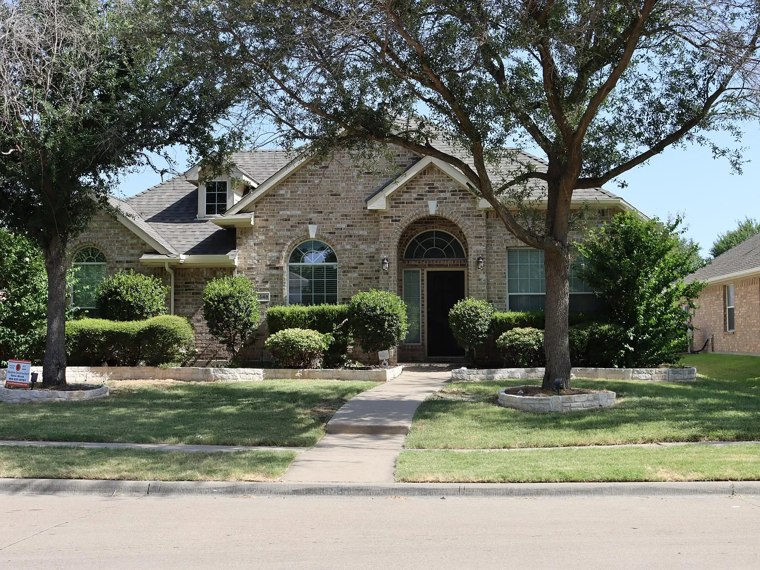1548 Idlewild Dr — Photo 1