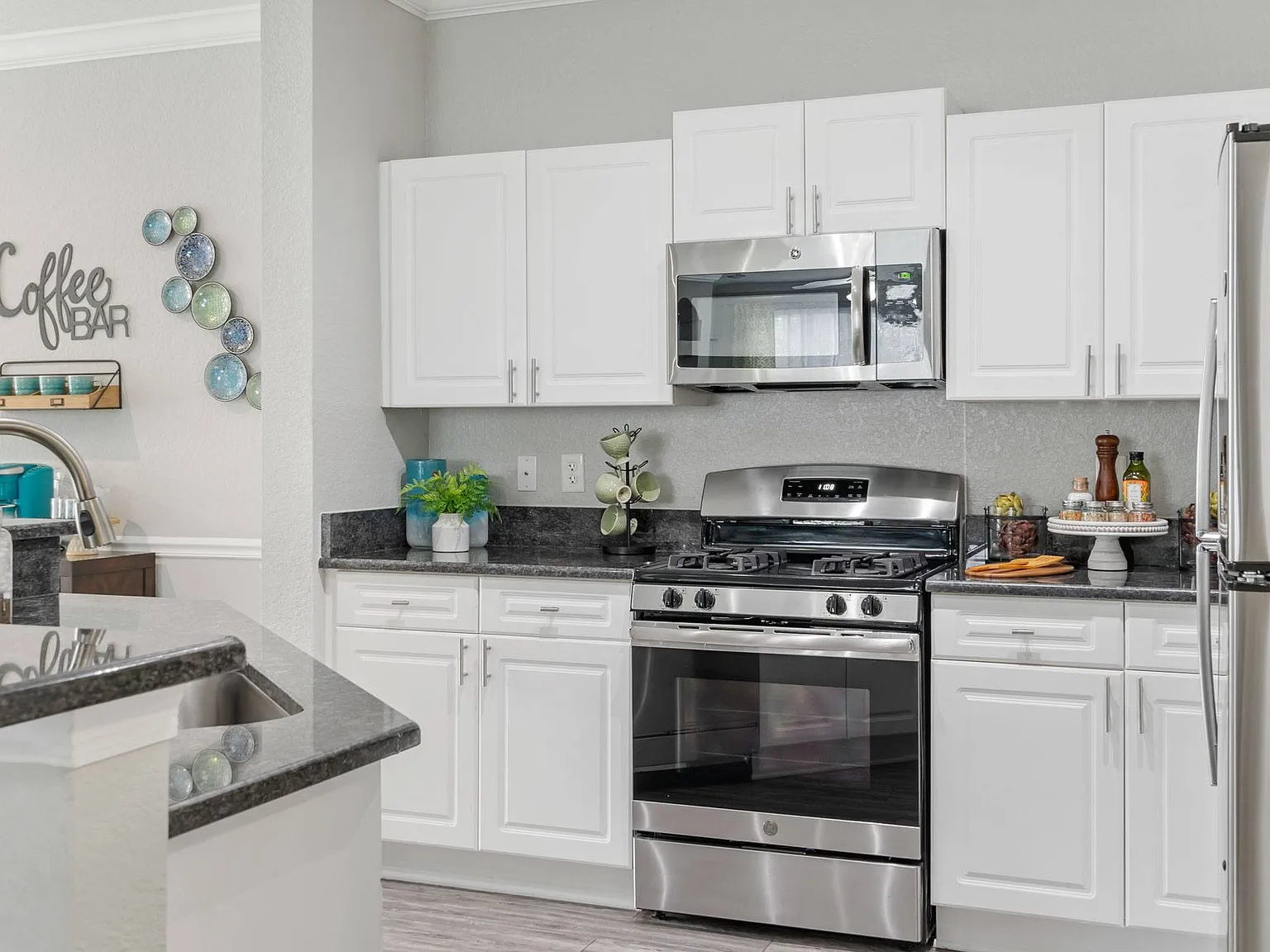 The Grand Reserve at Tampa Palms Apartments — Photo 1