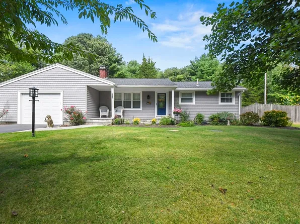 27 Staples Shore Rd, Lakeville, MA 02347