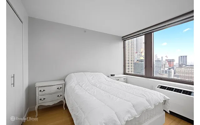 Rented by Douglas Elliman | media 23