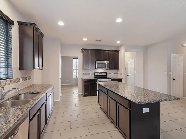 602 Trinity Mdw — Photo 16