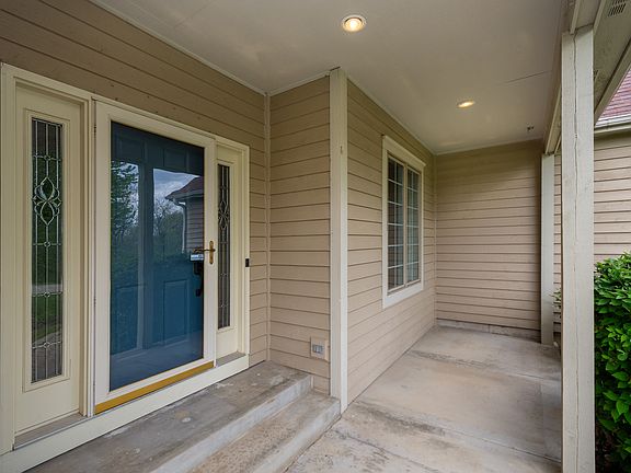 2nd image of 10303 Fox Bluff Ln