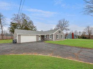 2 Golden Gate Dr, Hooksett, NH 03106