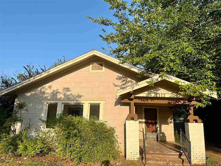 1513 Kemp Blvd — Photo 1