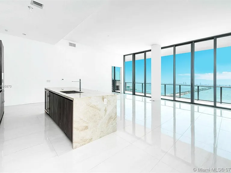 480 NE 31st St #Penthouse 6 — Photo 6