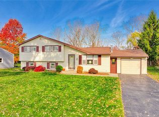 948 Plank Rd, Penfield, NY 14526