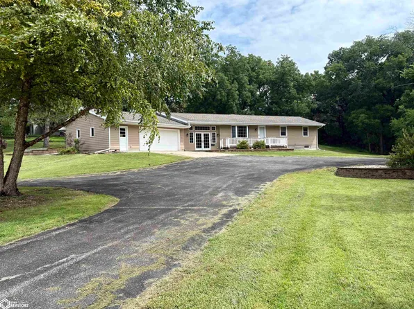 945 S 4th St, Forest City, IA 50436
