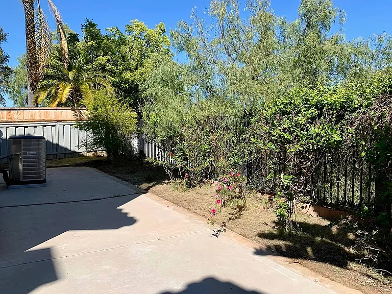 10725 Wallingford Rd — Photo 37