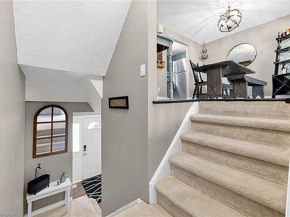 4th image of 23 Watsons Ln #31