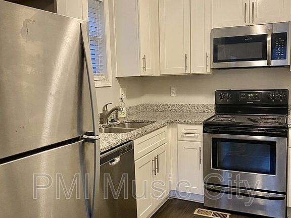 3rd image of 195 Hicks Rd