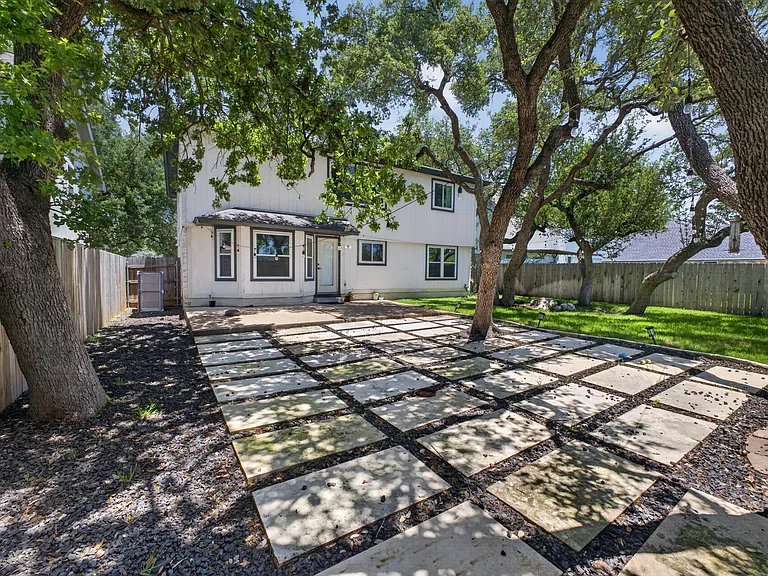 2712 Buckeye Trl — Photo 28