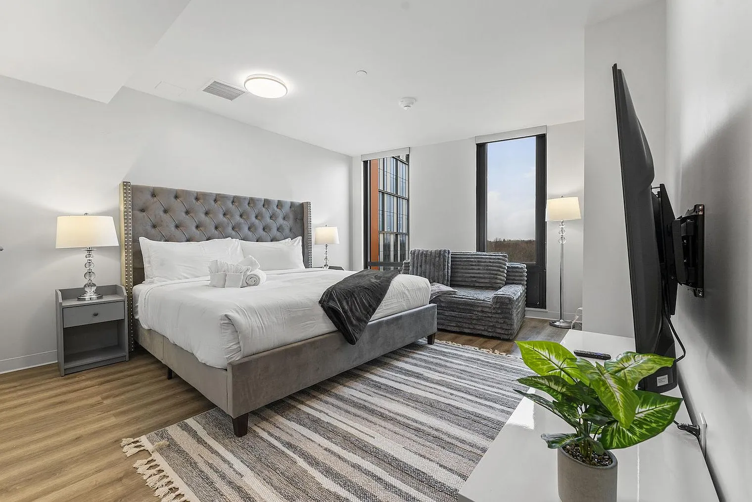 Studio, 1.0 bath, 592 sqft, $3,439 — Photo 1