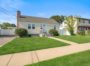 109 Plitt Ave, Farmingdale, NY 11735