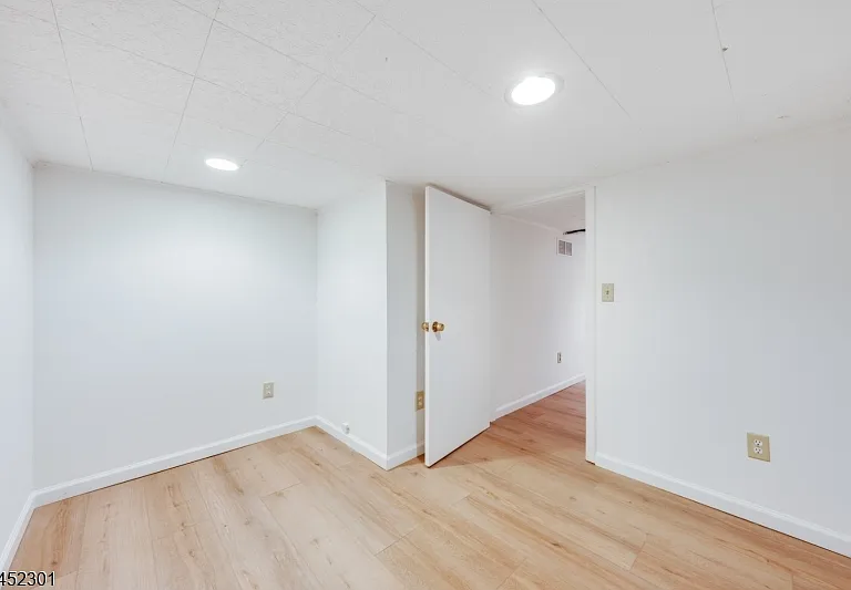 275 E Mount Pleasant Ave — Photo 37