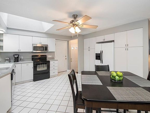 3rd image of 14127 Park Dr