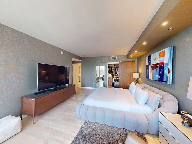 201 Folsom St #34B — Photo 17