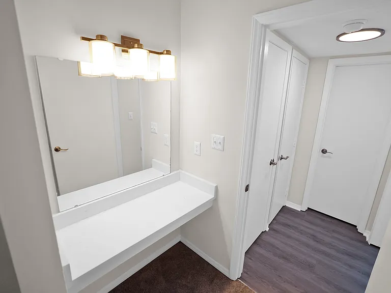 Huntington Apartments — Photo 11
