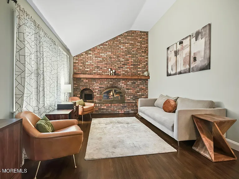 13 Woodland Rd — Photo 10