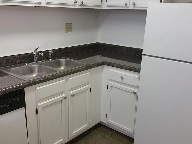 348 N Newstead Ave — Photo 12